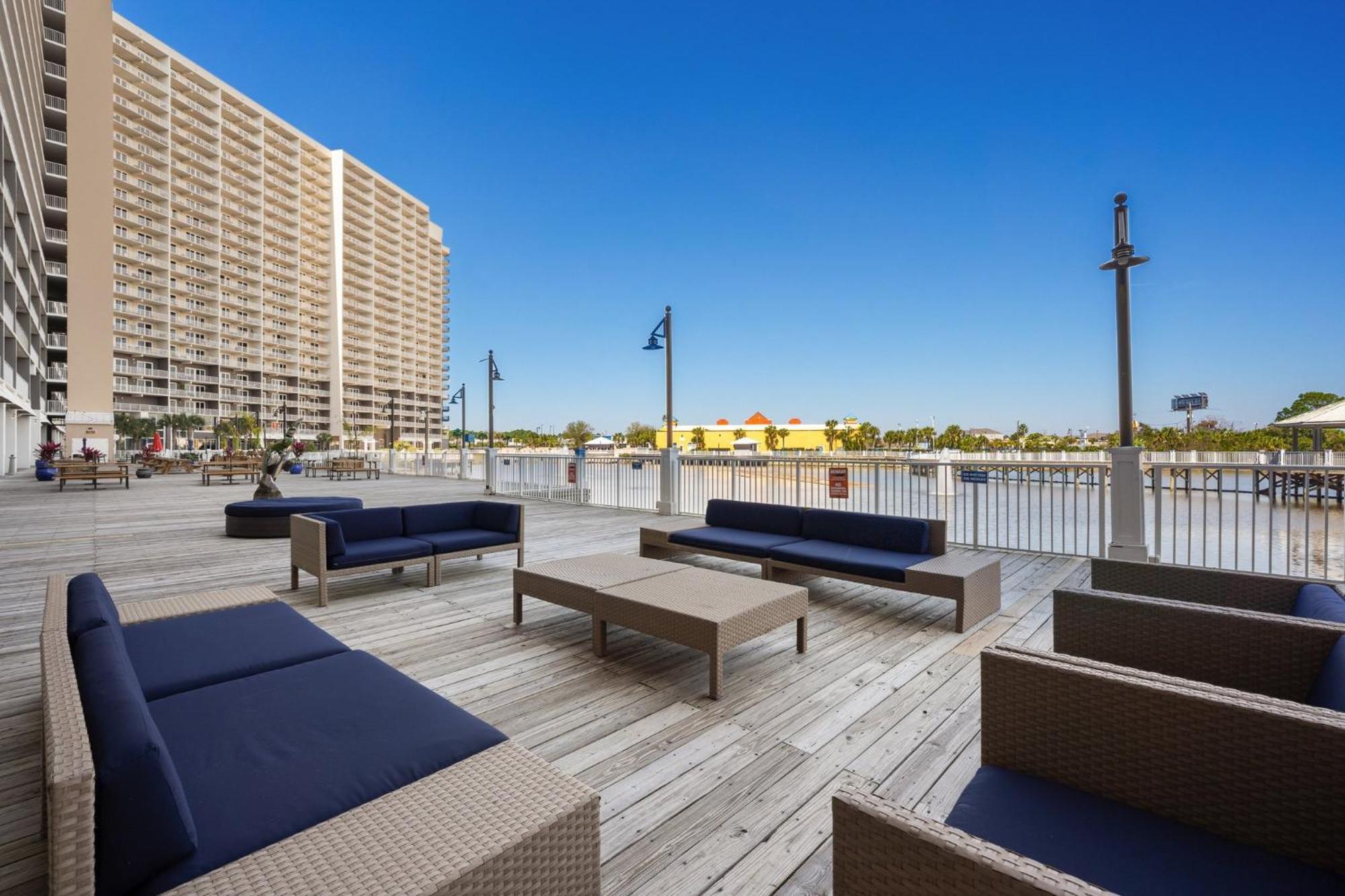 Laketown Wharf 1931 Apartment *