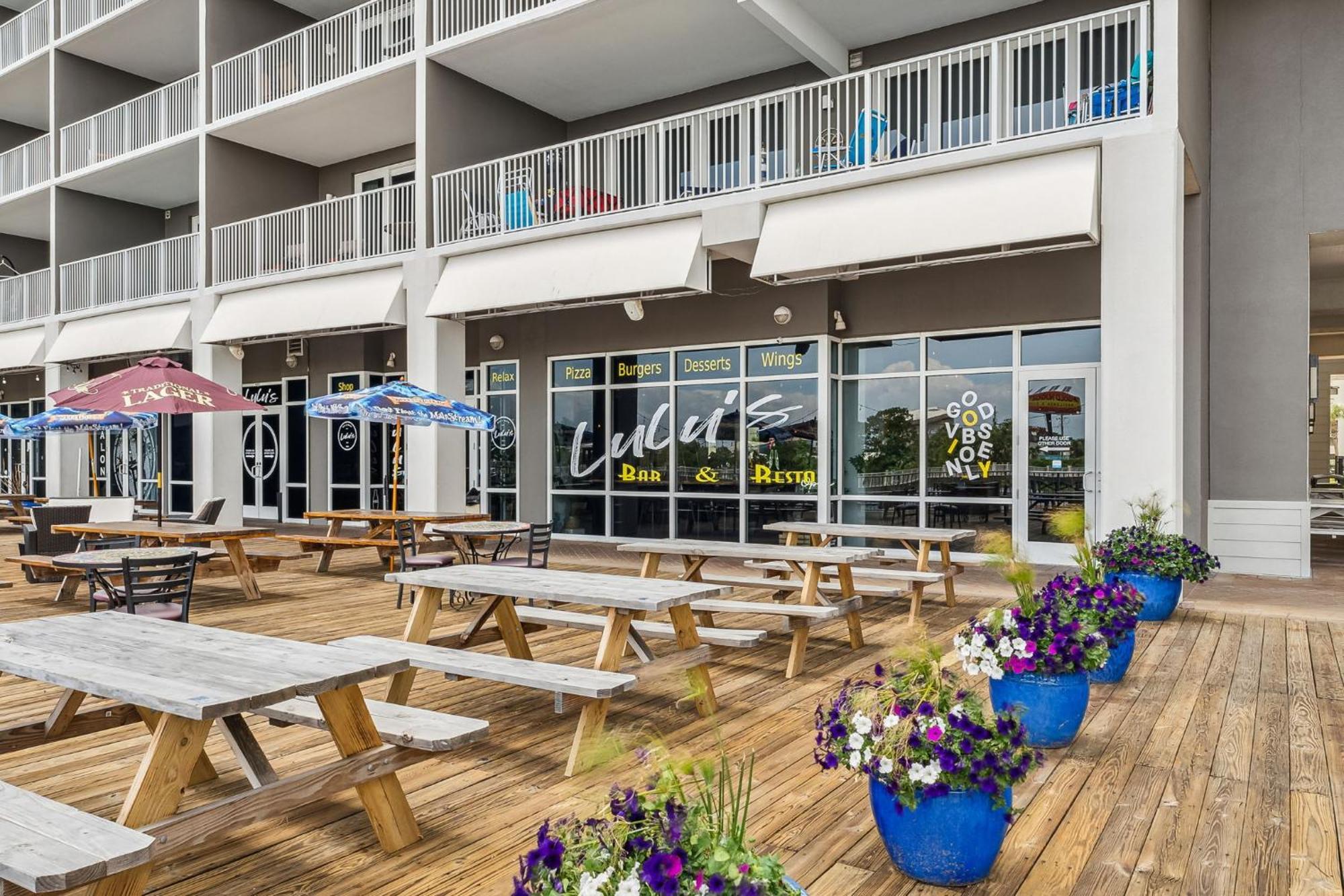 Laketown Wharf 1931 Apartment